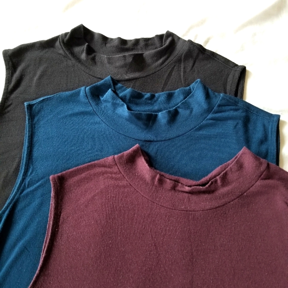 Bundle of 3 Athleta mockneck sleeveless tops, size XL